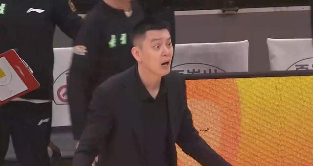 九游娱乐app下载-真被坑惨了！辽篮还不放弃，带着他奔赴客场，杨鸣还能忍多久？